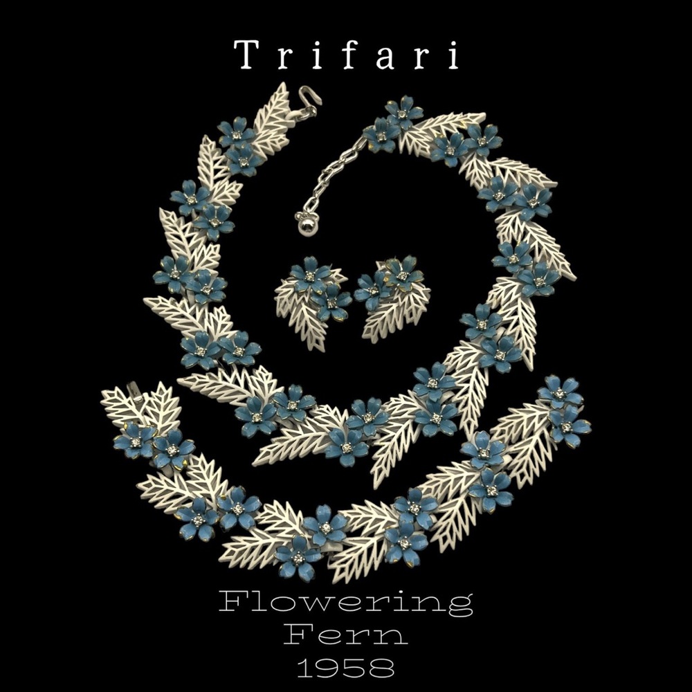RARE 1958 CROWN TRIFARI WHITE &
BLUE ENAMEL RHINESTONE
'FLOWERING FERN' BRACELET - Picture 13 of 13